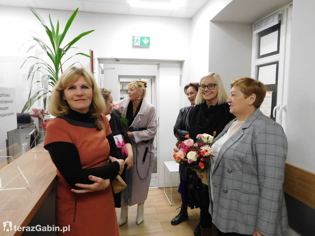 Malarstwo i ceramika zagościły w bibliotece.
