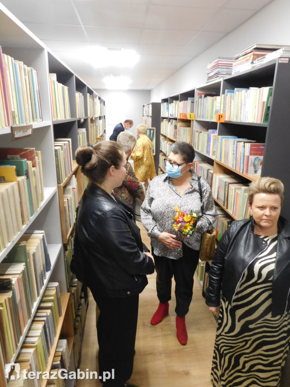 Malarstwo i ceramika zagościły w bibliotece.