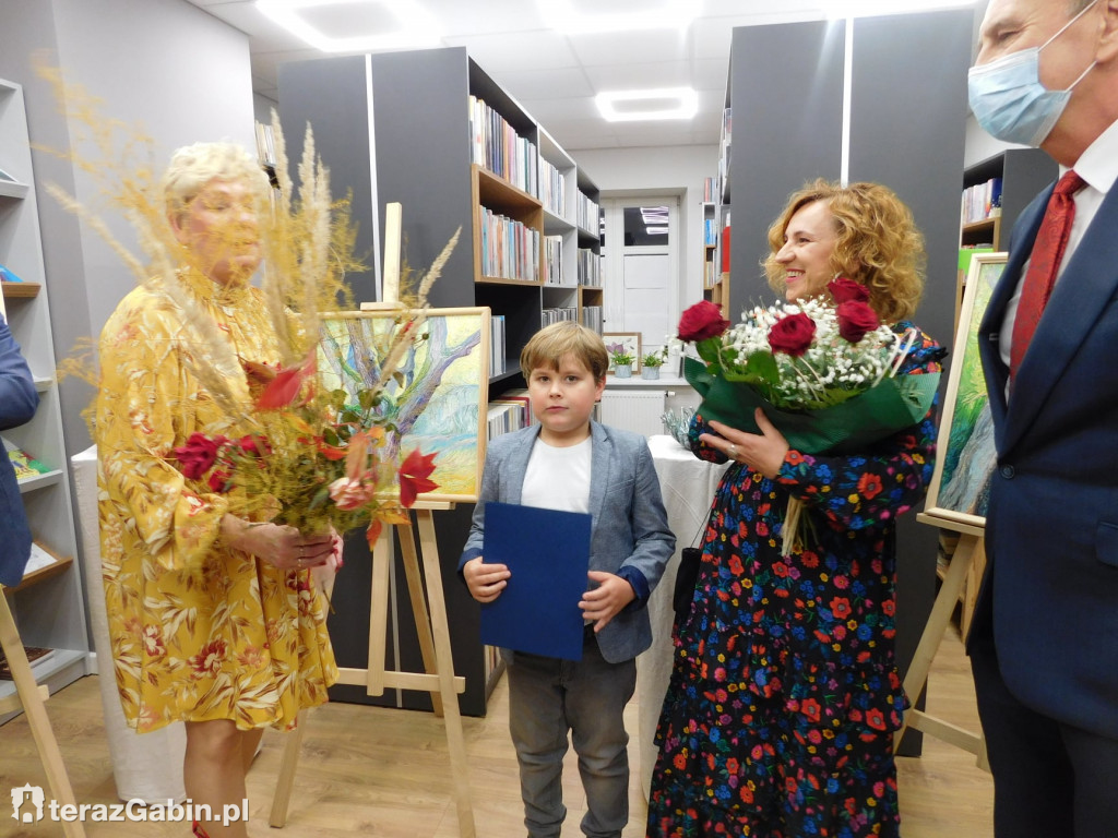 Malarstwo i ceramika zagościły w bibliotece.