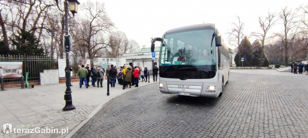 Seniorzy na wycieczce w Warszawie.