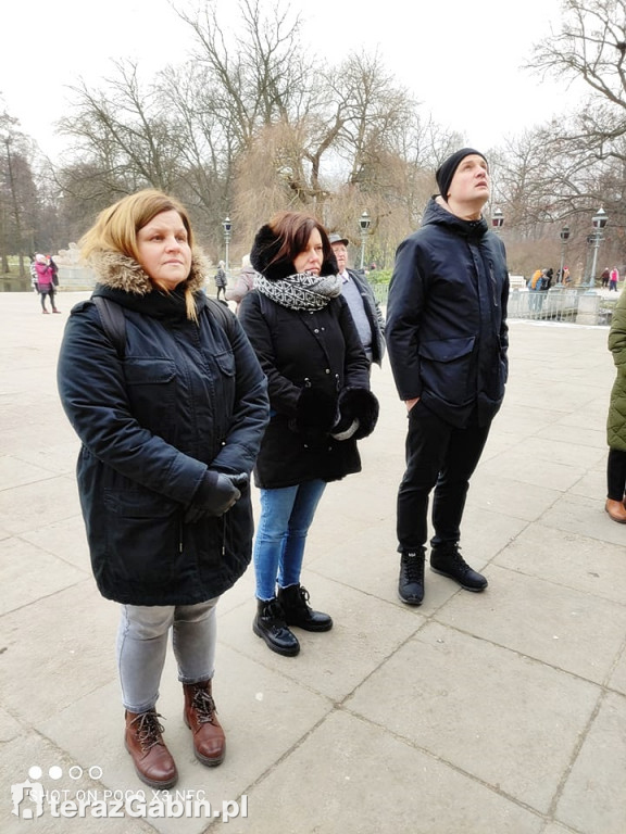 Seniorzy na wycieczce w Warszawie.