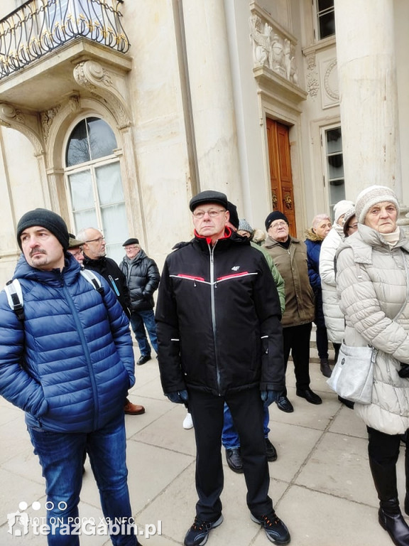 Seniorzy na wycieczce w Warszawie.