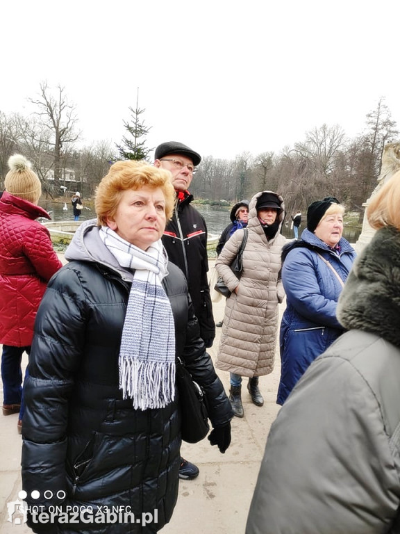 Seniorzy na wycieczce w Warszawie.