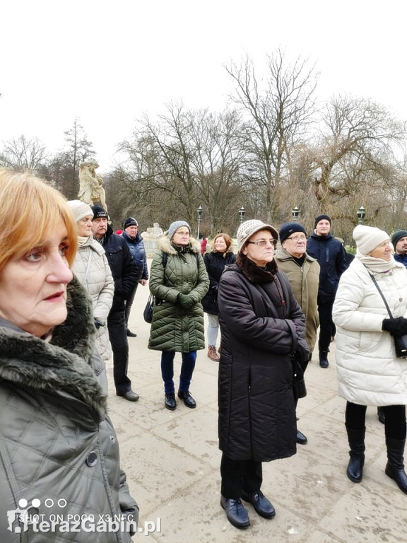 Seniorzy na wycieczce w Warszawie.