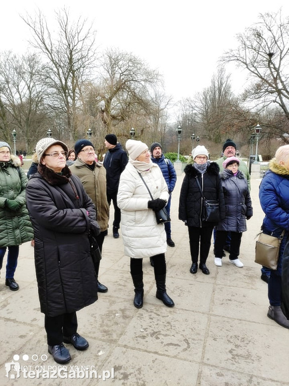 Seniorzy na wycieczce w Warszawie.