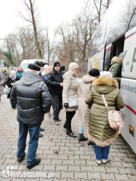 Seniorzy na wycieczce w Warszawie.