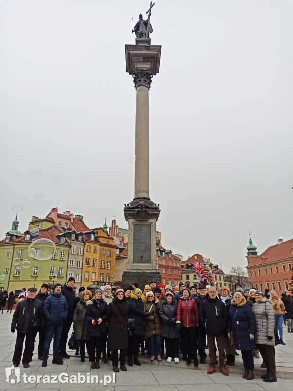 Seniorzy na wycieczce w Warszawie.