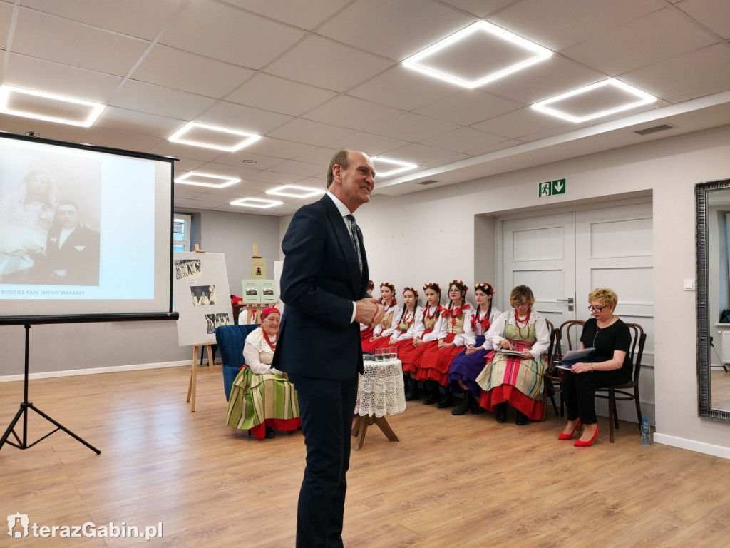 Ludowizna z Czermna opanowała gąbińską bibliotekę.
