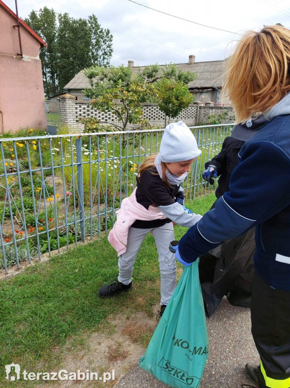 Strażacy z Topólna w akcji Sprzątanie Świata.