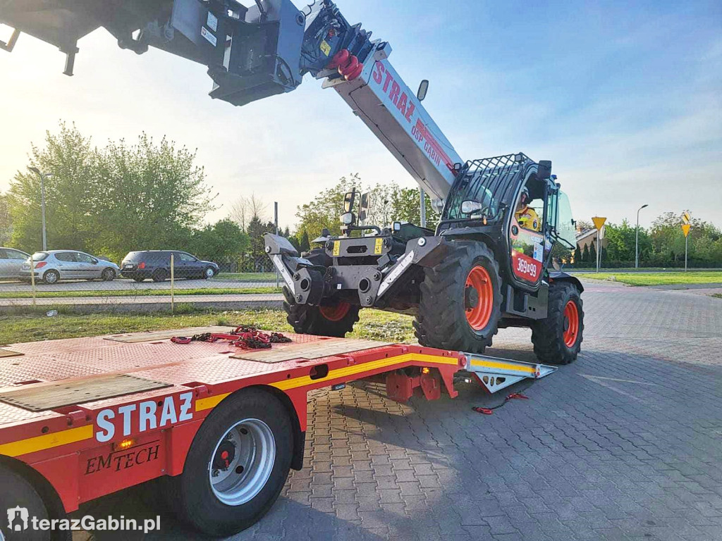 Szybowiec zahaczył o drzewo. W akcji strażacy z Gąbina.