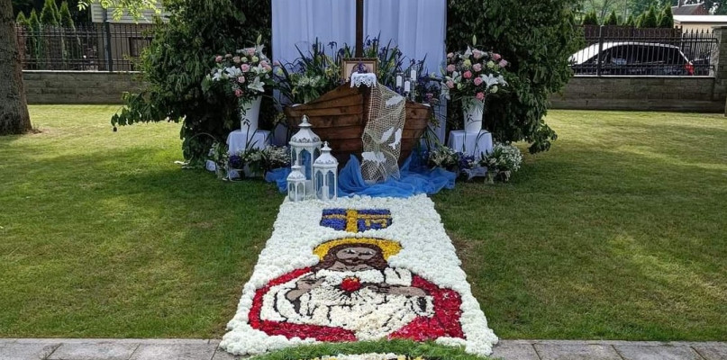 Wyjątkowy ołtarz Bożego Ciała w Dobrzykowie. 