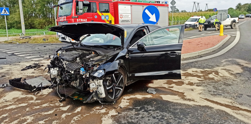 Wypadek na obwodnicy Gąbina. Dwie osoby trafiły do szpitala. 