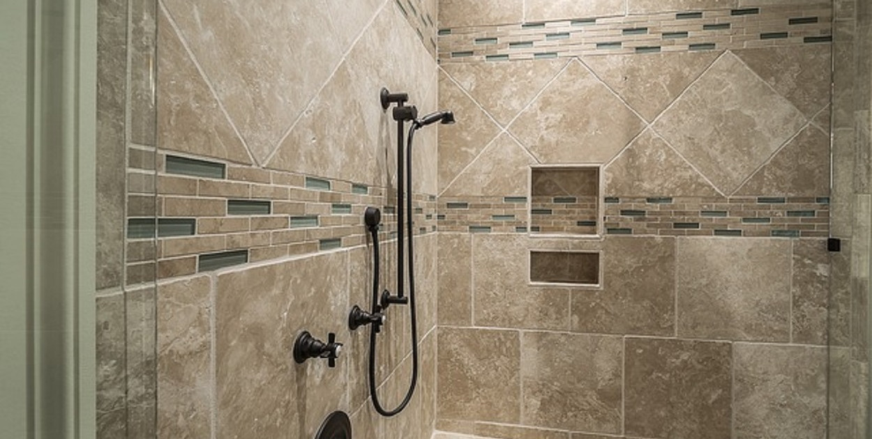 Jak efektywnie podgrzać wodę w łazience?