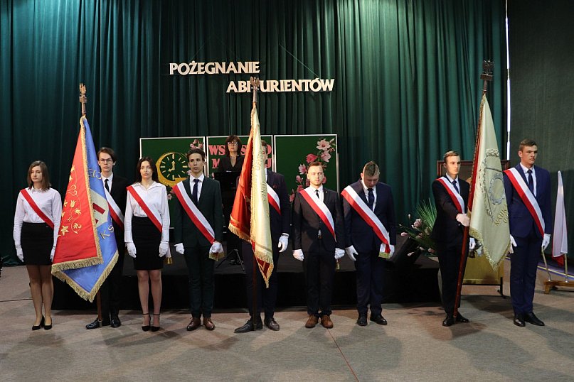 Wręcznie świadectw maturzystom.