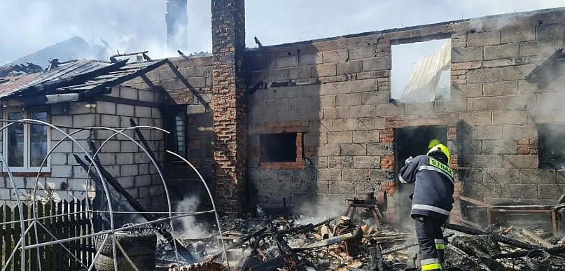 Pożar w Wiączeminie. Siedmioosobowa rodzina bez dachu nad głową. 