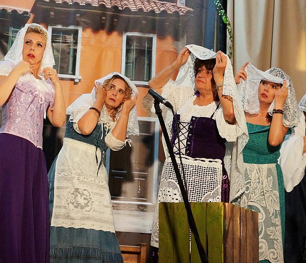 Włoska awantura na deskach gąbińskiego teatru [zdjęcia]-58864