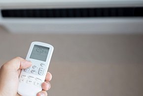 Chłodzisz się klimatyzacją? Oto, co najczęściej robią źle Polacy-59121