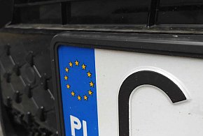 Rejestracja auta przez internet i koniec z przynoszeniem tablic. Rząd przyjął...-59123
