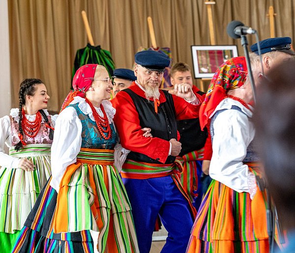 Jesienne spotkanie z folklorem w Gąbinie. -59504
