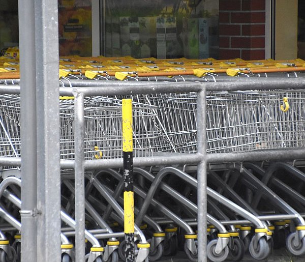 Czy 1 listopada zrobisz zakupy? Ten weekend zaskoczy wielu klientów-59751